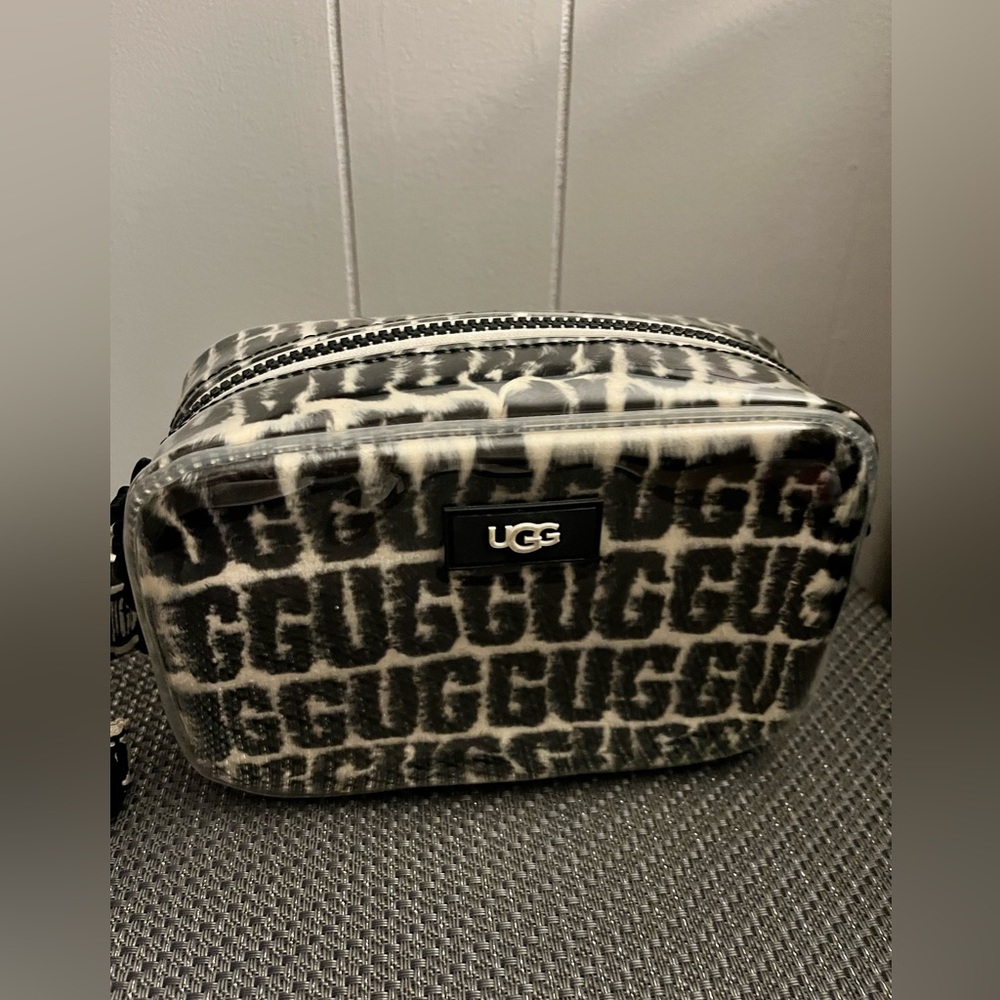 UGG Crossbody